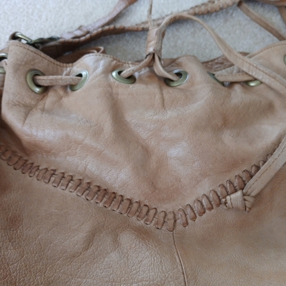 Day & Mood Leather Shoulder Bag - Picture 5 of 9